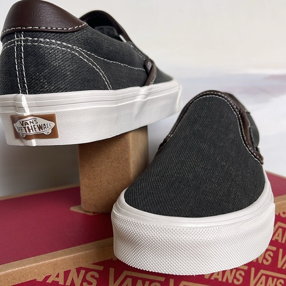 Vans WMNS Slip-On 59
C&L Black Ink
VN0A348UCH6
Sneakers - Picture 12 of 16